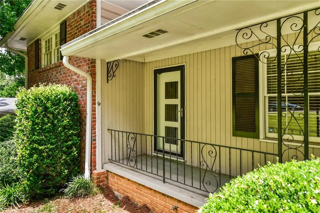 910 Starlight Drive, Atlanta, Georgia 30342, 4 Bedrooms Bedrooms, ,2 BathroomsBathrooms,Residential,Sold,910 Starlight Drive,6918874