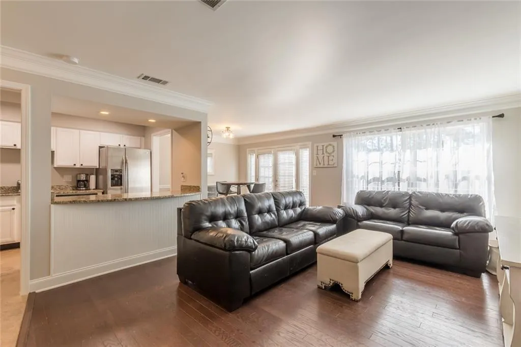 6980 Roswell Road Unit E6, Sandy Springs, Georgia 30328, 2 Bedrooms Bedrooms, ,2 BathroomsBathrooms,Residential,Sold,6980 Roswell Road Unit E6,6849687