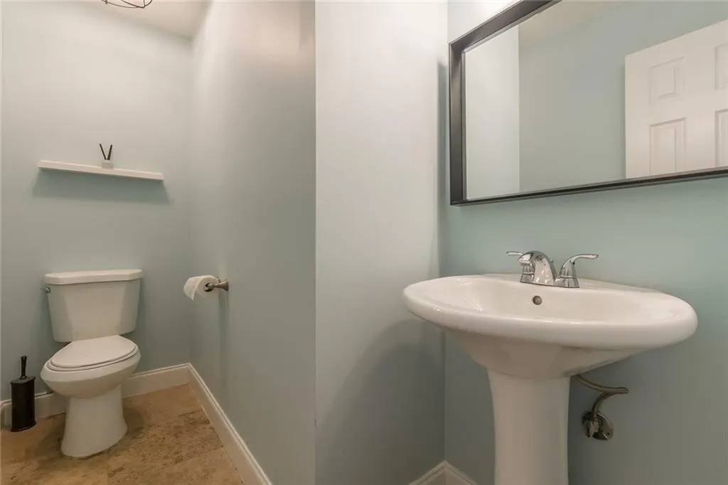 6980 Roswell Road Unit E6, Sandy Springs, Georgia 30328, 2 Bedrooms Bedrooms, ,2 BathroomsBathrooms,Residential,Sold,6980 Roswell Road Unit E6,6849687