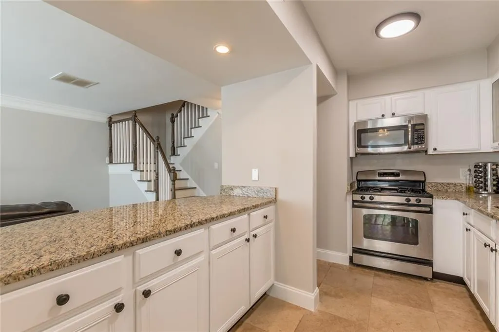 6980 Roswell Road Unit E6, Sandy Springs, Georgia 30328, 2 Bedrooms Bedrooms, ,2 BathroomsBathrooms,Residential,Sold,6980 Roswell Road Unit E6,6849687