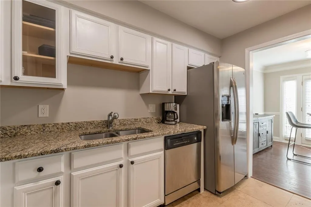 6980 Roswell Road Unit E6, Sandy Springs, Georgia 30328, 2 Bedrooms Bedrooms, ,2 BathroomsBathrooms,Residential,Sold,6980 Roswell Road Unit E6,6849687