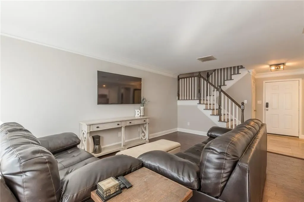 6980 Roswell Road Unit E6, Sandy Springs, Georgia 30328, 2 Bedrooms Bedrooms, ,2 BathroomsBathrooms,Residential,Sold,6980 Roswell Road Unit E6,6849687