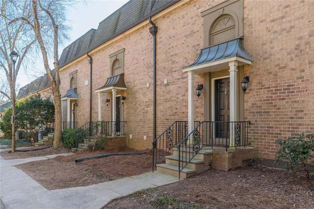 6980 Roswell Road Unit E6, Sandy Springs, Georgia 30328, 2 Bedrooms Bedrooms, ,2 BathroomsBathrooms,Residential,Sold,6980 Roswell Road Unit E6,6849687