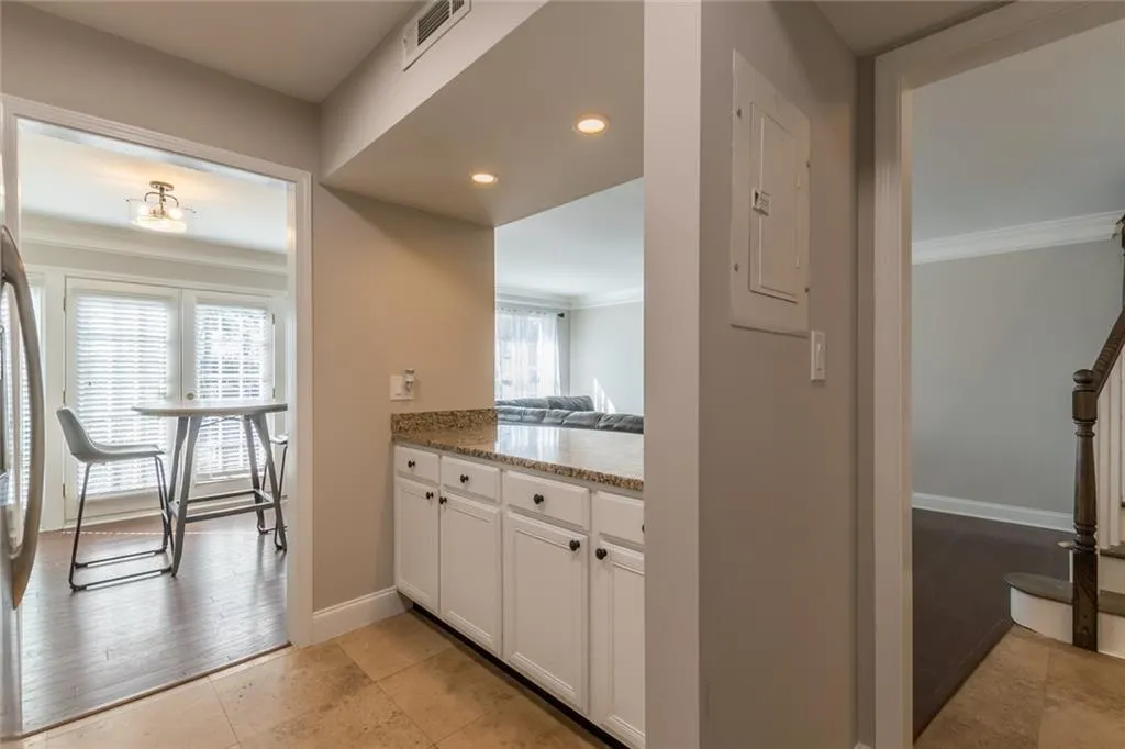 6980 Roswell Road Unit E6, Sandy Springs, Georgia 30328, 2 Bedrooms Bedrooms, ,2 BathroomsBathrooms,Residential,Sold,6980 Roswell Road Unit E6,6849687