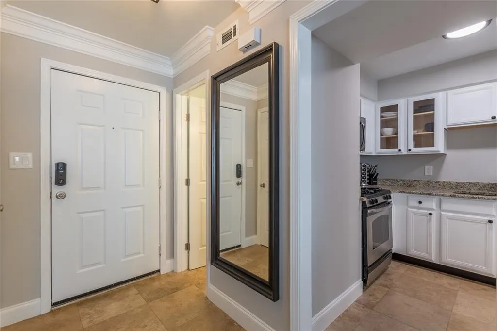 6980 Roswell Road Unit E6, Sandy Springs, Georgia 30328, 2 Bedrooms Bedrooms, ,2 BathroomsBathrooms,Residential,Sold,6980 Roswell Road Unit E6,6849687