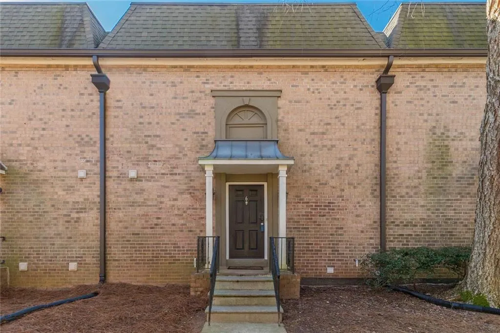 6980 Roswell Road Unit E6, Sandy Springs, Georgia 30328, 2 Bedrooms Bedrooms, ,2 BathroomsBathrooms,Residential,Sold,6980 Roswell Road Unit E6,6849687