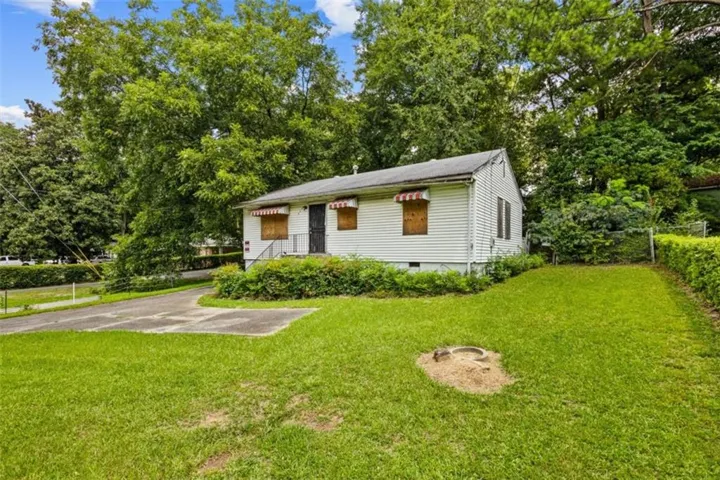 449 Hamilton E Holmes Drive, Atlanta, Georgia 30318