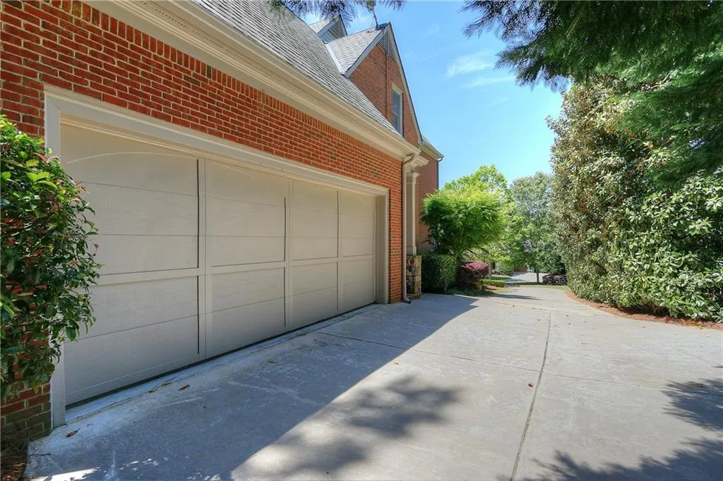 165 Trimble Crest Drive, Atlanta, Georgia 30342, 4 Bedrooms Bedrooms, ,4 BathroomsBathrooms,Residential,Sold,165 Trimble Crest Drive,6713523
