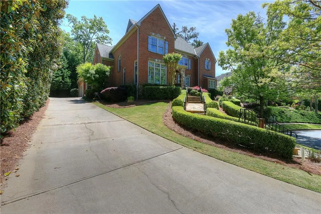165 Trimble Crest Drive, Atlanta, Georgia 30342, 4 Bedrooms Bedrooms, ,4 BathroomsBathrooms,Residential,Sold,165 Trimble Crest Drive,6713523