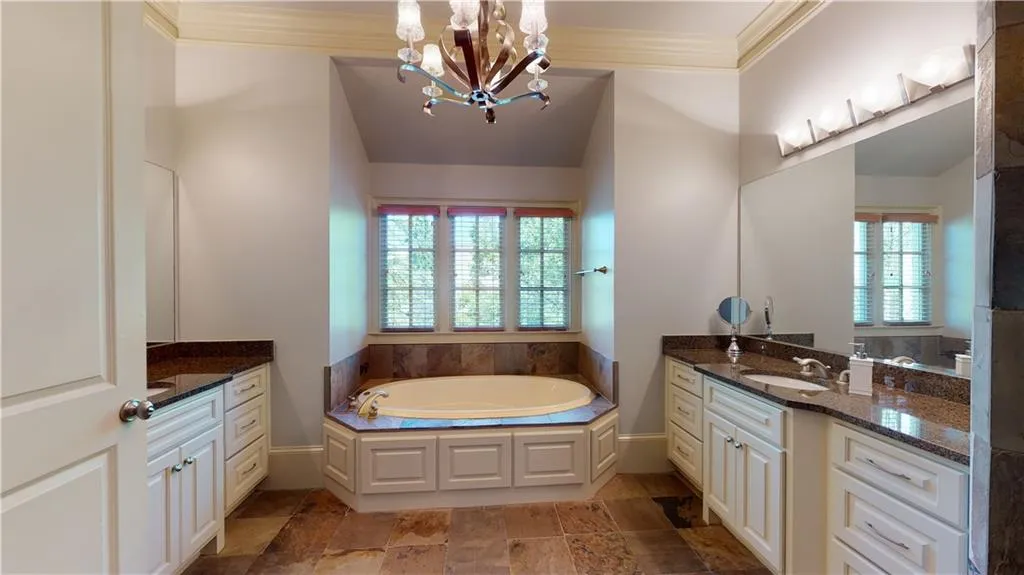 165 Trimble Crest Drive, Atlanta, Georgia 30342, 4 Bedrooms Bedrooms, ,4 BathroomsBathrooms,Residential,Sold,165 Trimble Crest Drive,6713523