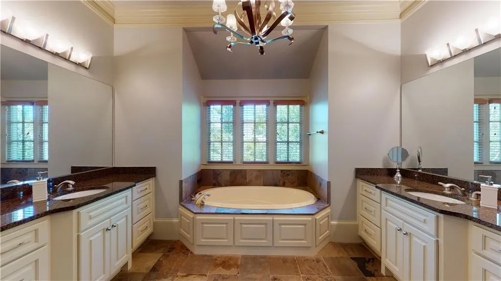 165 Trimble Crest Drive, Atlanta, Georgia 30342, 4 Bedrooms Bedrooms, ,4 BathroomsBathrooms,Residential,Sold,165 Trimble Crest Drive,6713523