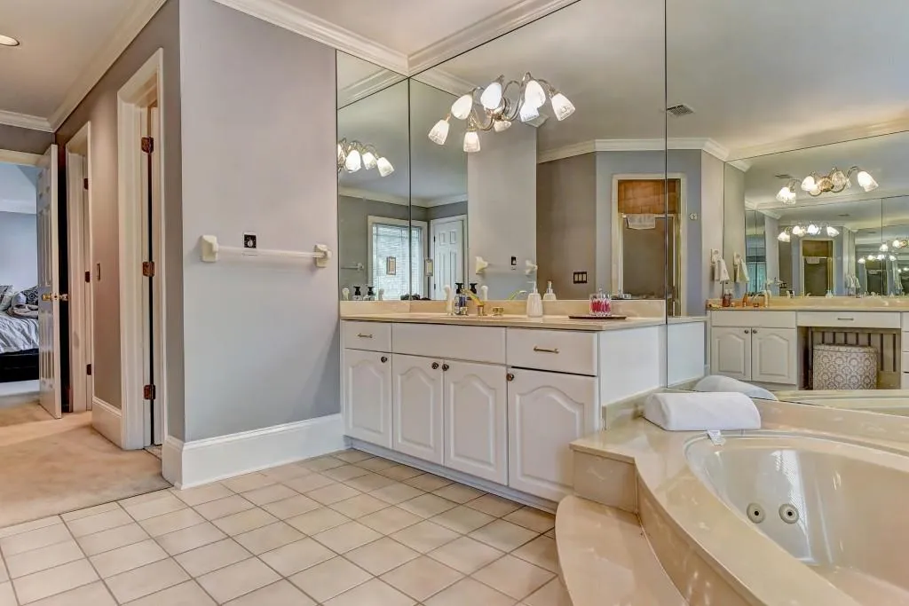 100 Spalding Creek Court, Sandy Springs, Georgia 30350, 4 Bedrooms Bedrooms, ,3 BathroomsBathrooms,Residential,Sold,100 Spalding Creek Court,6605170