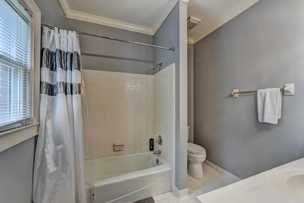 100 Spalding Creek Court, Sandy Springs, Georgia 30350, 4 Bedrooms Bedrooms, ,3 BathroomsBathrooms,Residential,Sold,100 Spalding Creek Court,6605170
