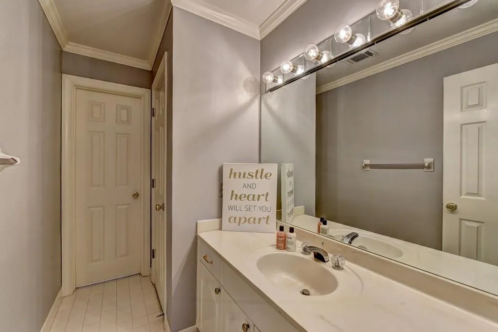 100 Spalding Creek Court, Sandy Springs, Georgia 30350, 4 Bedrooms Bedrooms, ,3 BathroomsBathrooms,Residential,Sold,100 Spalding Creek Court,6605170