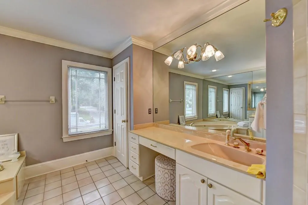 100 Spalding Creek Court, Sandy Springs, Georgia 30350, 4 Bedrooms Bedrooms, ,3 BathroomsBathrooms,Residential,Sold,100 Spalding Creek Court,6605170