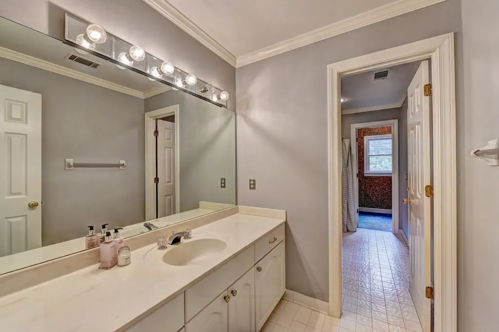 100 Spalding Creek Court, Sandy Springs, Georgia 30350, 4 Bedrooms Bedrooms, ,3 BathroomsBathrooms,Residential,Sold,100 Spalding Creek Court,6605170