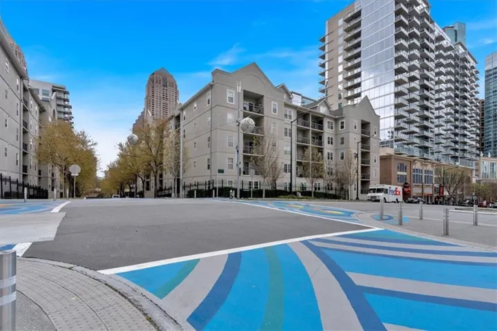 Great Intown property of Peachtree Walk!