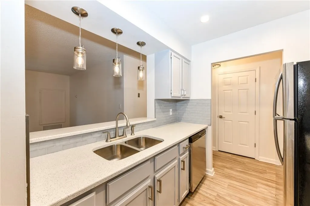 300 Johnson Ferry Road Ne Unit A309, Sandy Springs, Georgia 30328, 1 Bedroom Bedrooms, ,1 BathroomBathrooms,Residential,Sold,300 Johnson Ferry Road Ne Unit A309,7173406