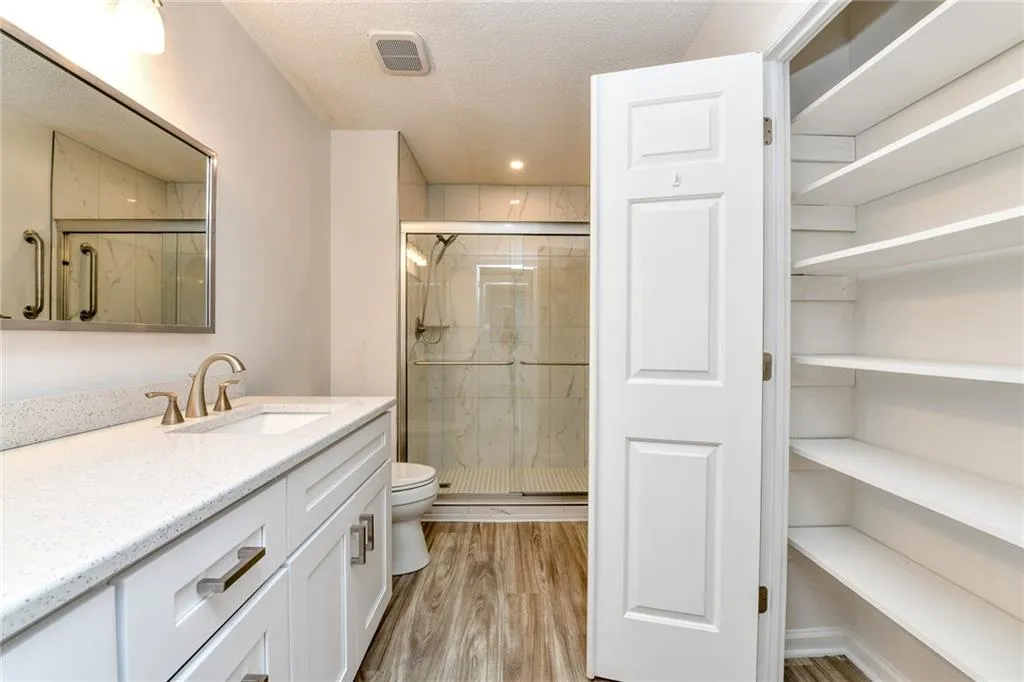 300 Johnson Ferry Road Ne Unit A309, Sandy Springs, Georgia 30328, 1 Bedroom Bedrooms, ,1 BathroomBathrooms,Residential,Sold,300 Johnson Ferry Road Ne Unit A309,7173406