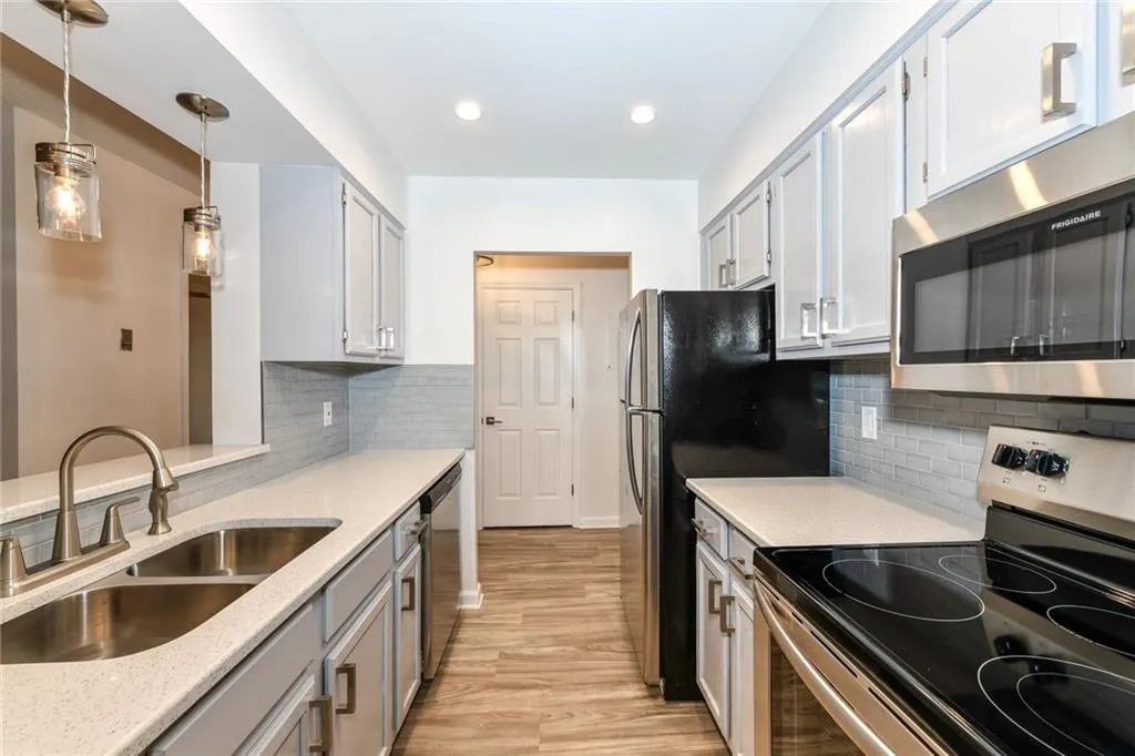 300 Johnson Ferry Road Ne Unit A309, Sandy Springs, Georgia 30328, 1 Bedroom Bedrooms, ,1 BathroomBathrooms,Residential,Sold,300 Johnson Ferry Road Ne Unit A309,7173406