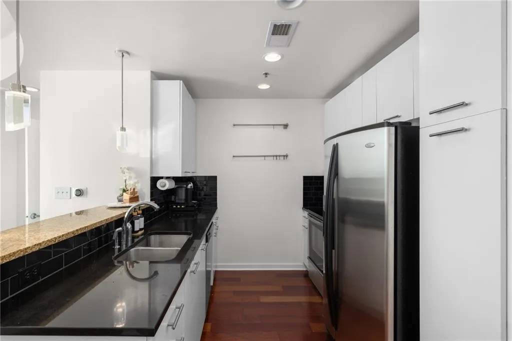 3324 Peachtree Road Ne Unit 1304, Atlanta, Georgia 30326, 1 Bedroom Bedrooms, ,1 BathroomBathrooms,Residential,For Sale,3324 Peachtree Road Ne Unit 1304,7574693
