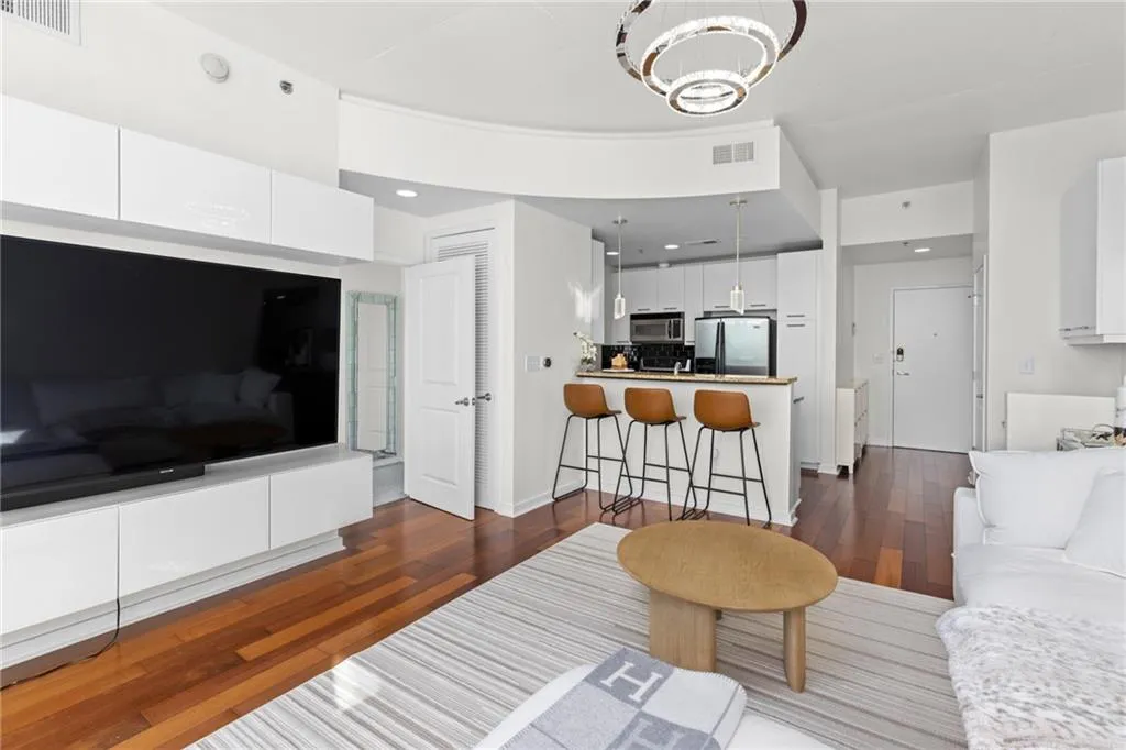 3324 Peachtree Road Ne Unit 1304, Atlanta, Georgia 30326, 1 Bedroom Bedrooms, ,1 BathroomBathrooms,Residential,For Sale,3324 Peachtree Road Ne Unit 1304,7574693