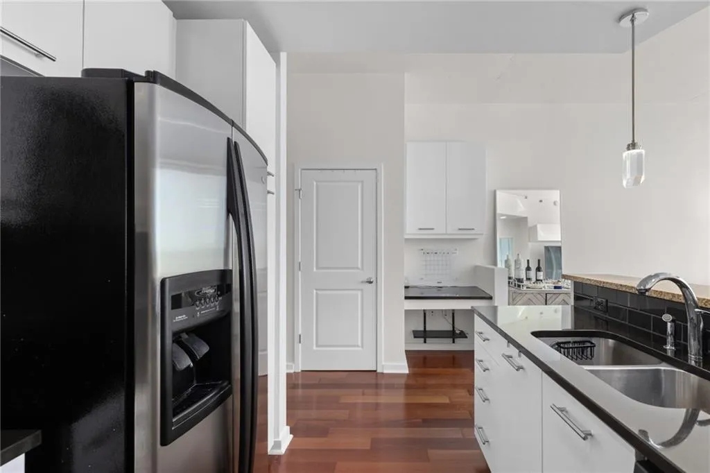 3324 Peachtree Road Ne Unit 1304, Atlanta, Georgia 30326, 1 Bedroom Bedrooms, ,1 BathroomBathrooms,Residential,For Sale,3324 Peachtree Road Ne Unit 1304,7574693