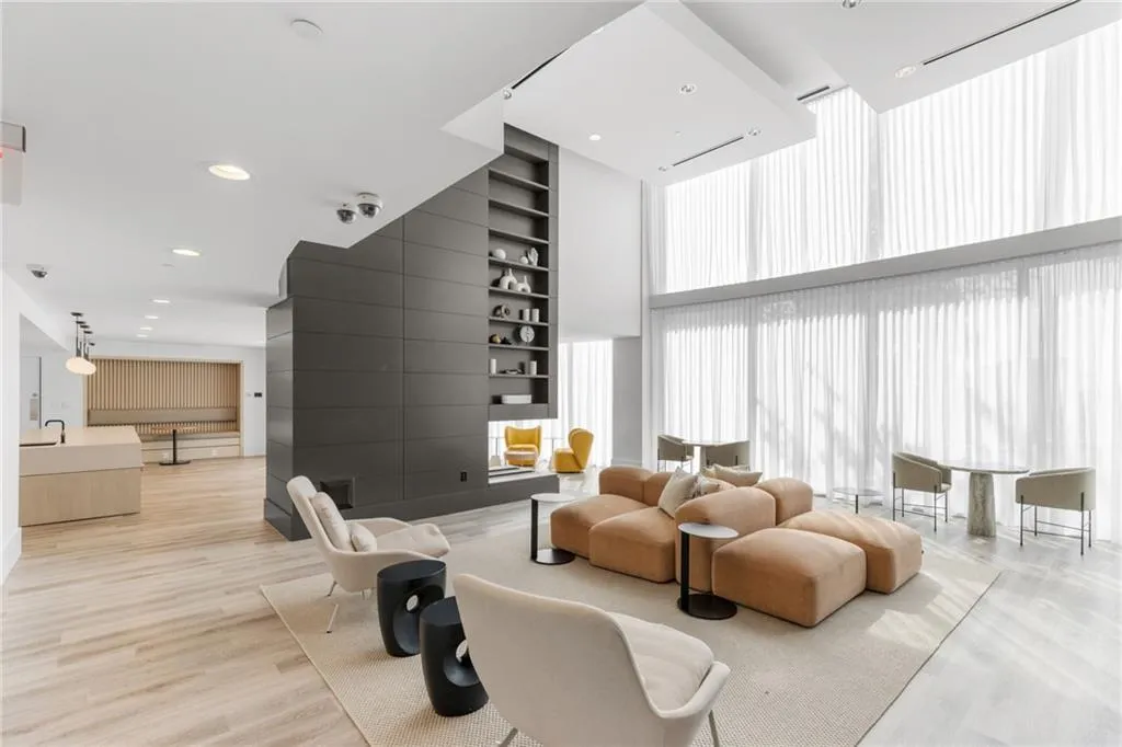 3324 Peachtree Road Ne Unit 1304, Atlanta, Georgia 30326, 1 Bedroom Bedrooms, ,1 BathroomBathrooms,Residential,For Sale,3324 Peachtree Road Ne Unit 1304,7574693