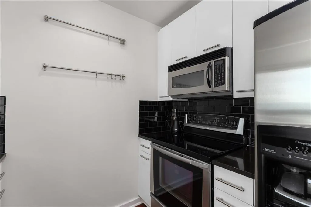 3324 Peachtree Road Ne Unit 1304, Atlanta, Georgia 30326, 1 Bedroom Bedrooms, ,1 BathroomBathrooms,Residential,For Sale,3324 Peachtree Road Ne Unit 1304,7574693