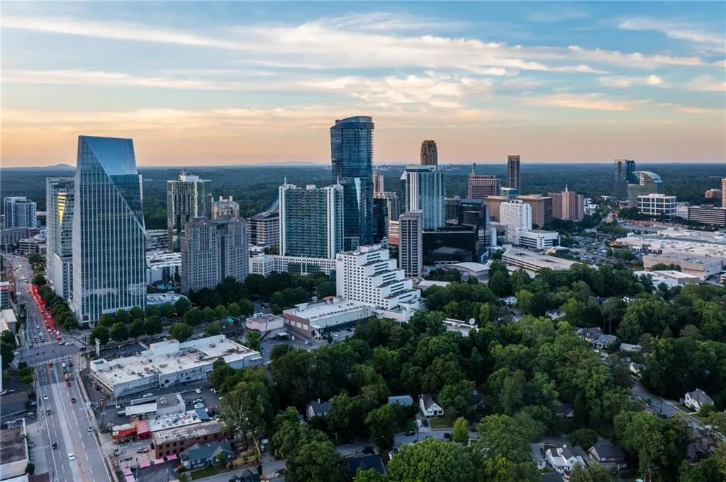 3324 Peachtree Road Ne Unit 1304, Atlanta, Georgia 30326, 1 Bedroom Bedrooms, ,1 BathroomBathrooms,Residential,For Sale,3324 Peachtree Road Ne Unit 1304,7574693