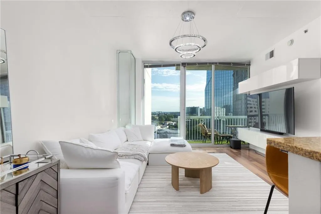 3324 Peachtree Road Ne Unit 1304, Atlanta, Georgia 30326, 1 Bedroom Bedrooms, ,1 BathroomBathrooms,Residential,For Sale,3324 Peachtree Road Ne Unit 1304,7574693