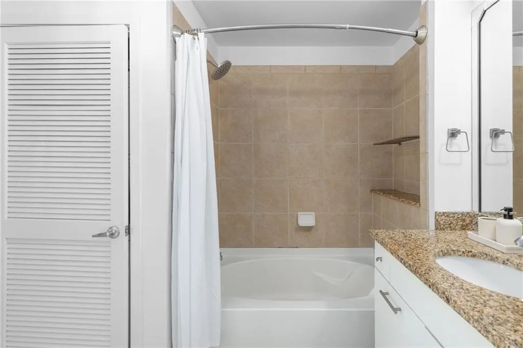 3324 Peachtree Road Ne Unit 1304, Atlanta, Georgia 30326, 1 Bedroom Bedrooms, ,1 BathroomBathrooms,Residential,For Sale,3324 Peachtree Road Ne Unit 1304,7574693
