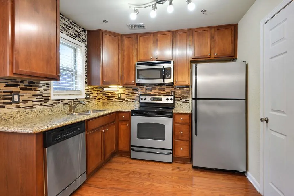 245 Winding River Drive Unit E, Sandy Springs, Georgia 30350, 2 Bedrooms Bedrooms, ,1 BathroomBathrooms,Residential,Sold,245 Winding River Drive Unit E,6623239