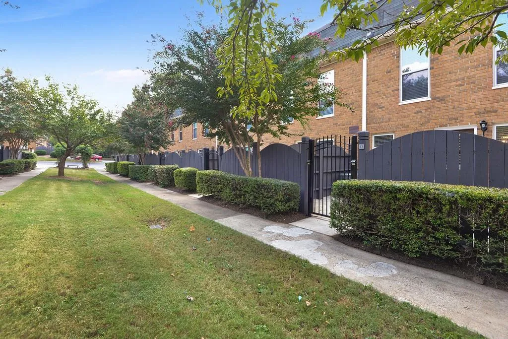 245 Winding River Drive Unit E, Sandy Springs, Georgia 30350, 2 Bedrooms Bedrooms, ,1 BathroomBathrooms,Residential,Sold,245 Winding River Drive Unit E,6623239