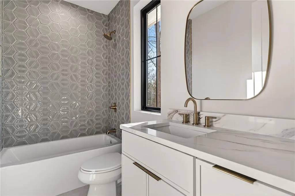 422 Hilderbrand Drive, Atlanta, Georgia 30328, 5 Bedrooms Bedrooms, ,5 BathroomsBathrooms,Residential,Sold,422 Hilderbrand Drive,7715127