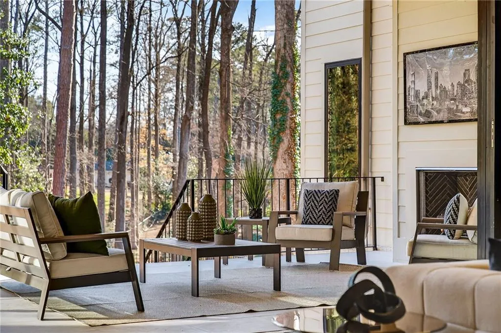 422 Hilderbrand Drive, Atlanta, Georgia 30328, 5 Bedrooms Bedrooms, ,5 BathroomsBathrooms,Residential,Sold,422 Hilderbrand Drive,7715127