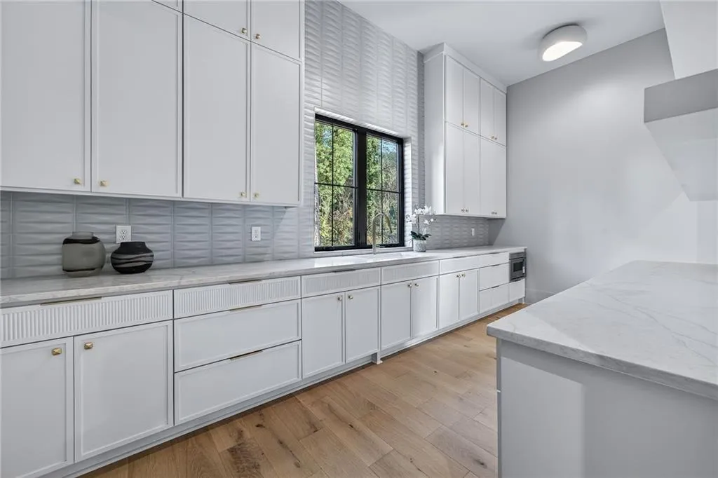 422 Hilderbrand Drive, Atlanta, Georgia 30328, 5 Bedrooms Bedrooms, ,5 BathroomsBathrooms,Residential,Sold,422 Hilderbrand Drive,7715127