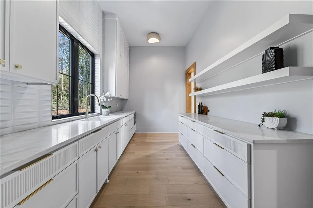 422 Hilderbrand Drive, Atlanta, Georgia 30328, 5 Bedrooms Bedrooms, ,5 BathroomsBathrooms,Residential,Sold,422 Hilderbrand Drive,7715127