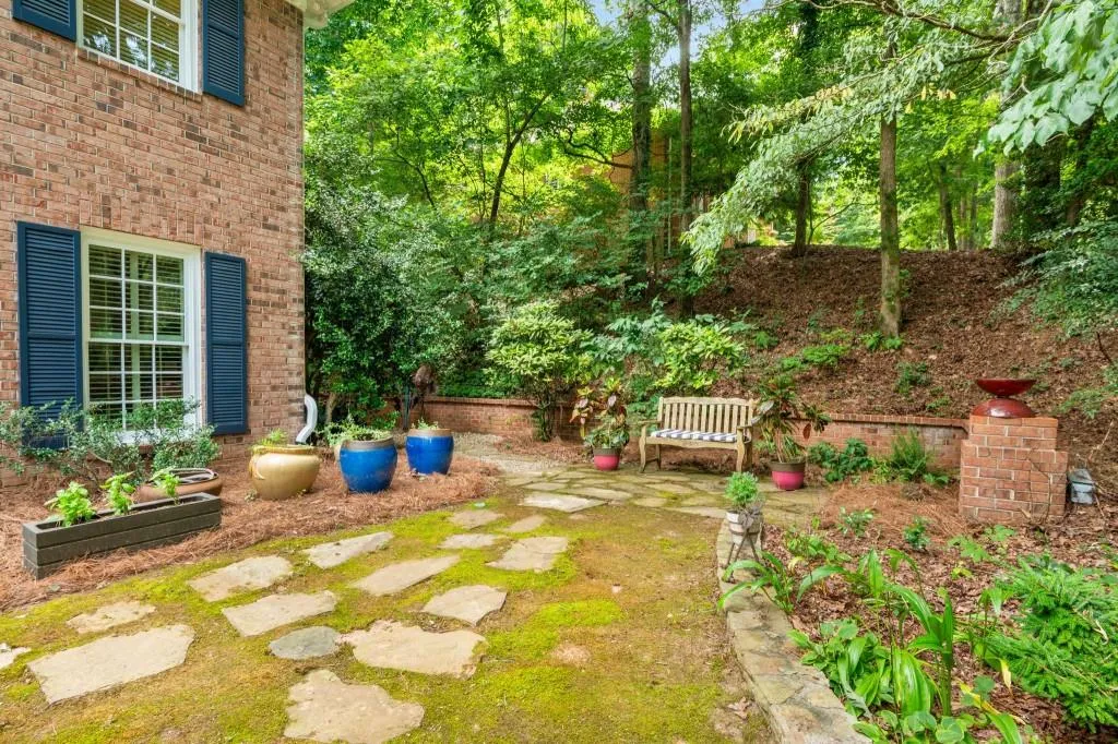 9430 Huntcliff Trace, Sandy Springs, Georgia 30350, 3 Bedrooms Bedrooms, ,3 BathroomsBathrooms,Residential,Sold,9430 Huntcliff Trace,7422430
