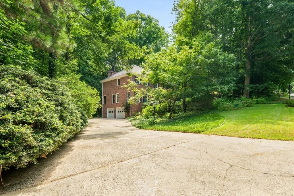 9430 Huntcliff Trace, Sandy Springs, Georgia 30350, 3 Bedrooms Bedrooms, ,3 BathroomsBathrooms,Residential,Sold,9430 Huntcliff Trace,7422430