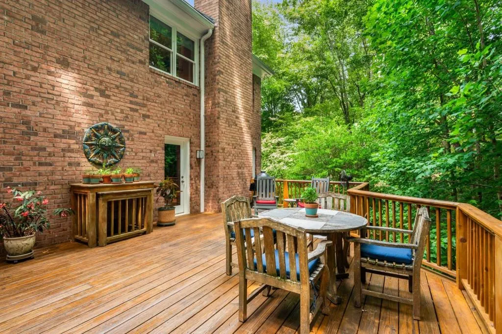9430 Huntcliff Trace, Sandy Springs, Georgia 30350, 3 Bedrooms Bedrooms, ,3 BathroomsBathrooms,Residential,Sold,9430 Huntcliff Trace,7422430