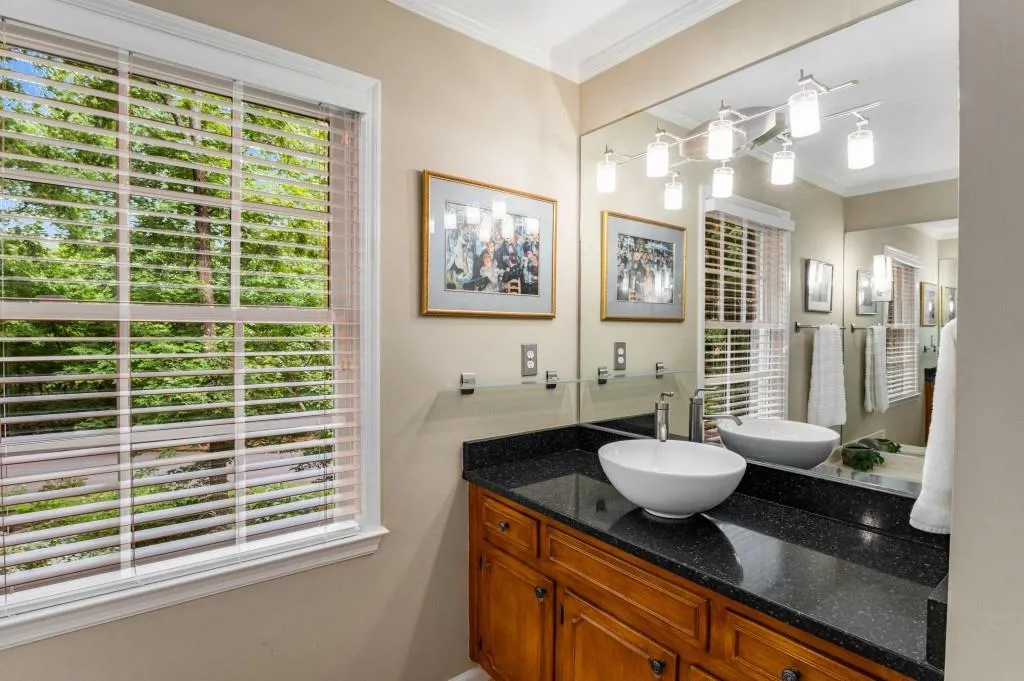 9430 Huntcliff Trace, Sandy Springs, Georgia 30350, 3 Bedrooms Bedrooms, ,3 BathroomsBathrooms,Residential,Sold,9430 Huntcliff Trace,7422430