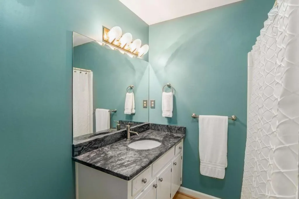 9430 Huntcliff Trace, Sandy Springs, Georgia 30350, 3 Bedrooms Bedrooms, ,3 BathroomsBathrooms,Residential,Sold,9430 Huntcliff Trace,7422430