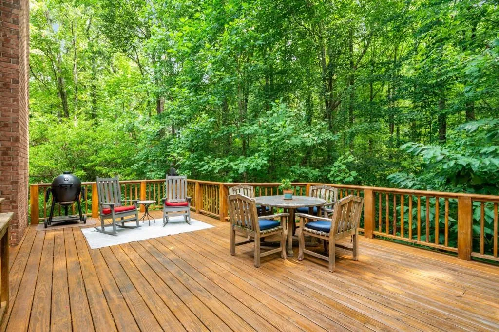 9430 Huntcliff Trace, Sandy Springs, Georgia 30350, 3 Bedrooms Bedrooms, ,3 BathroomsBathrooms,Residential,Sold,9430 Huntcliff Trace,7422430