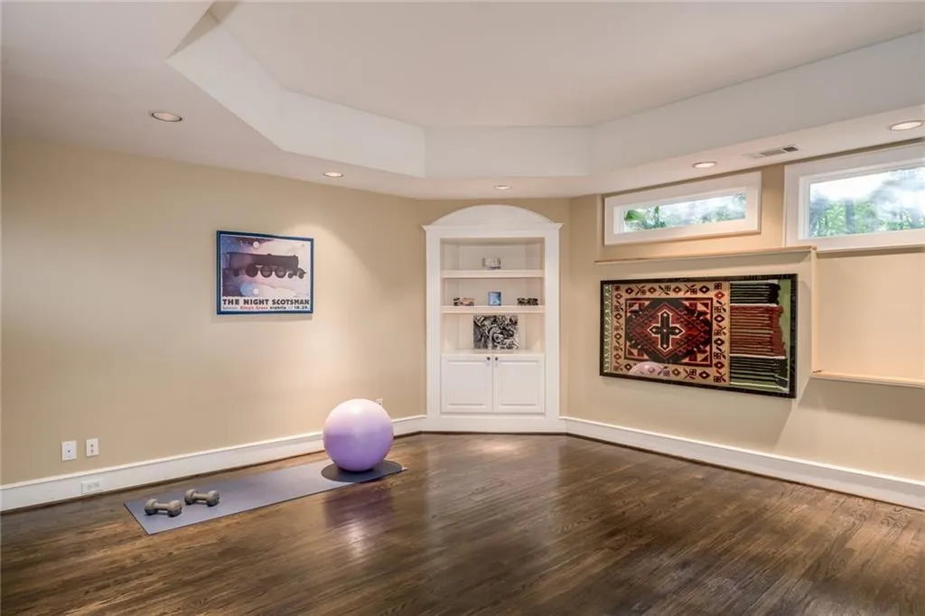 4767 Riverview Road, Atlanta, Georgia 30327, 4 Bedrooms Bedrooms, ,4 BathroomsBathrooms,Residential,Sold,4767 Riverview Road,6662038