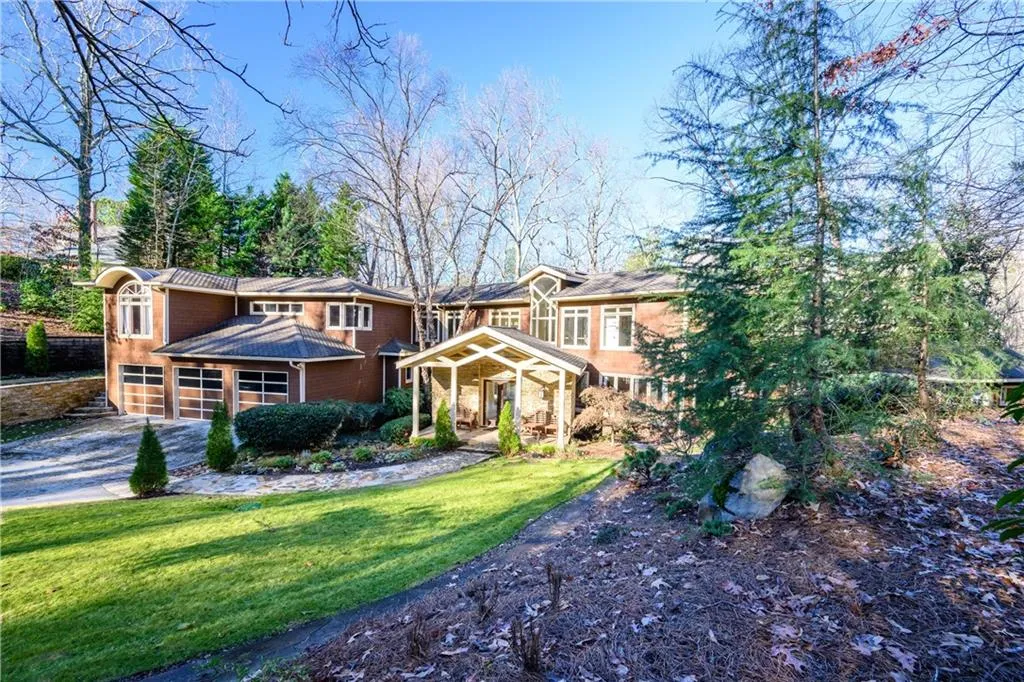 4767 Riverview Road, Atlanta, Georgia 30327, 4 Bedrooms Bedrooms, ,4 BathroomsBathrooms,Residential,Sold,4767 Riverview Road,6662038