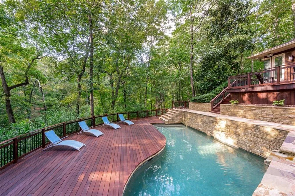 4767 Riverview Road, Atlanta, Georgia 30327, 4 Bedrooms Bedrooms, ,4 BathroomsBathrooms,Residential,Sold,4767 Riverview Road,6662038