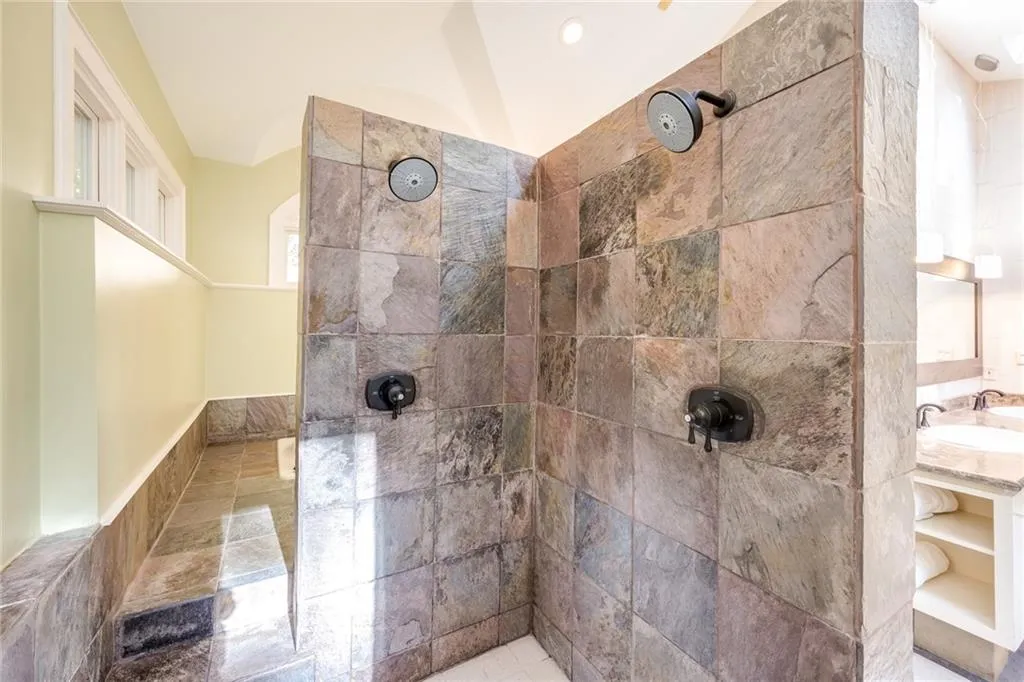 4767 Riverview Road, Atlanta, Georgia 30327, 4 Bedrooms Bedrooms, ,4 BathroomsBathrooms,Residential,Sold,4767 Riverview Road,6662038