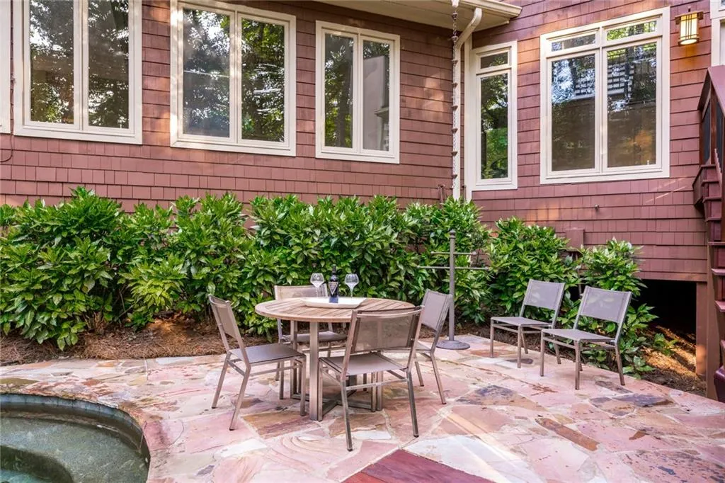 4767 Riverview Road, Atlanta, Georgia 30327, 4 Bedrooms Bedrooms, ,4 BathroomsBathrooms,Residential,Sold,4767 Riverview Road,6662038