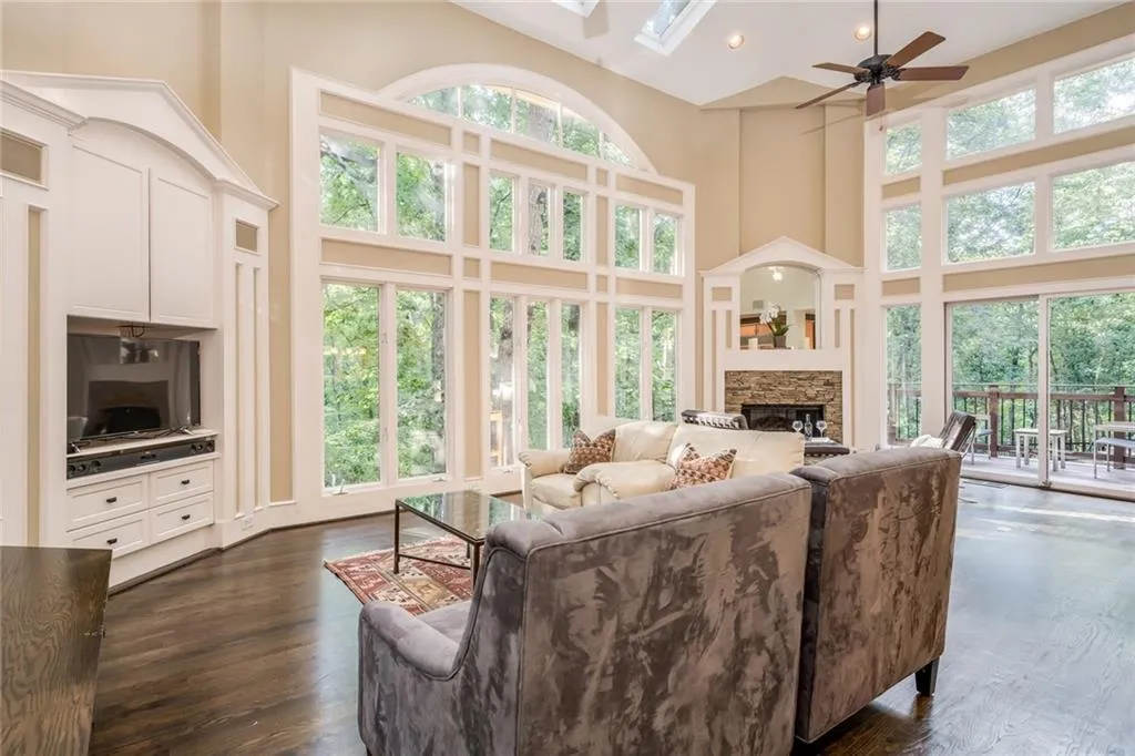 4767 Riverview Road, Atlanta, Georgia 30327, 4 Bedrooms Bedrooms, ,4 BathroomsBathrooms,Residential,Sold,4767 Riverview Road,6662038